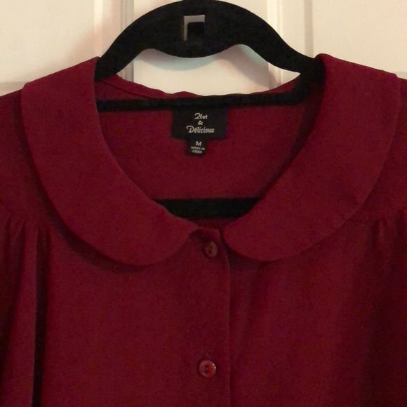 Womens short sleeved collared button down blouse - Picture 2 of 7